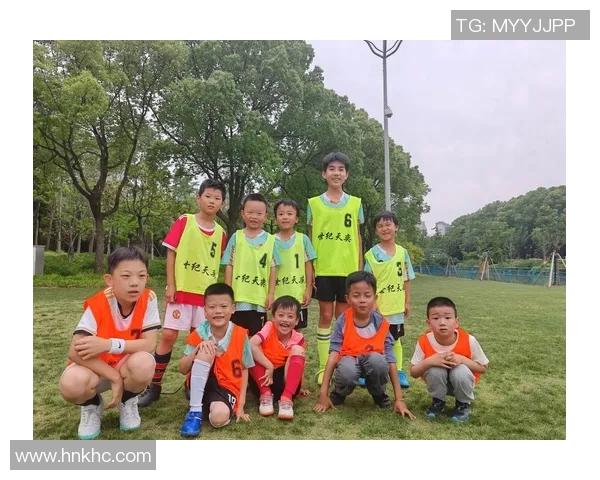 与足球明星合影的创意特效图片制作技巧与灵感分享